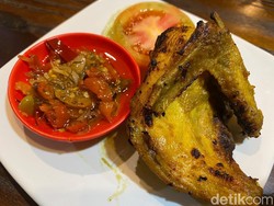 Ayam Bulungan : Legit Gurih Ayam Goreng Legendaris Favorit Jokowi dan Raditya Dika