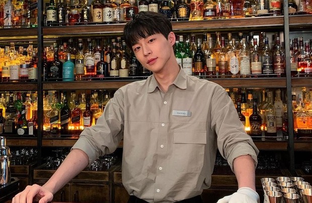 Bae In Hyuk debut lewat film pendek berjudul Love Buzz dan populer setelah tampil dalam web drama XX dari Playlist Global.