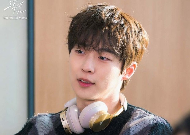 Bae In Hyuk gemar bermain sepak bola dan menjadi penggemar salah satu klub bola asal Inggris, Tottenham Hotspur.