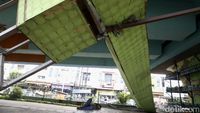 Eittss... Tempat Pot di Kolong Jembatan Ciputat Roboh, Kok Bisa?