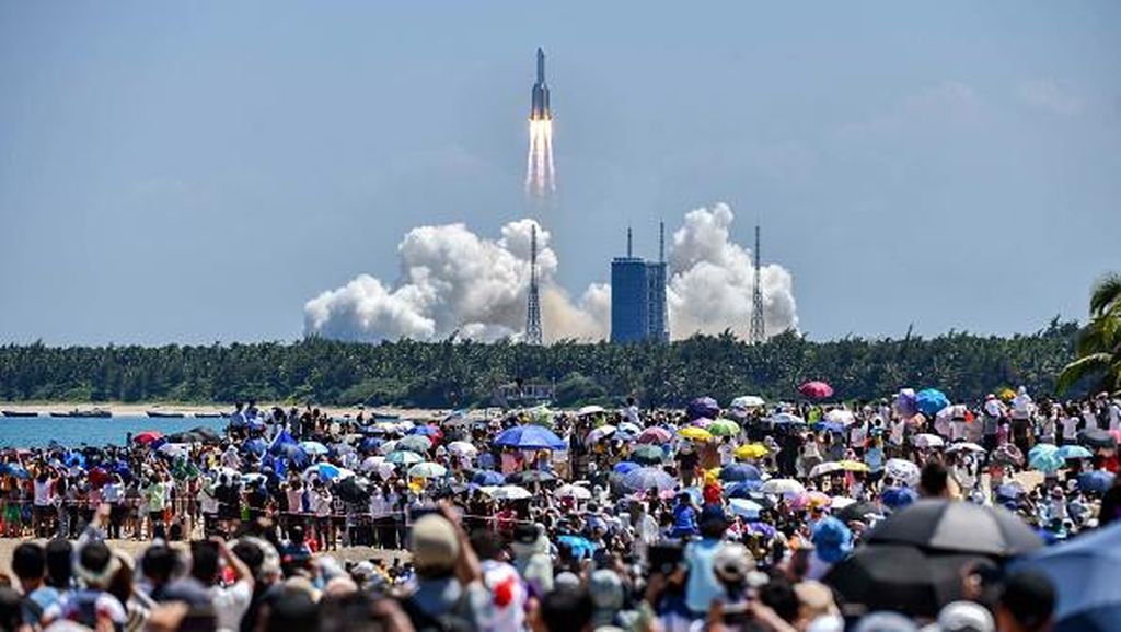 Foto Ini Merekam Peluncuran Modul Wentian China yang Bersejarah