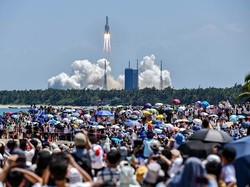Roket Long March 5B China Jatuh di Dekat Kalimantan!
