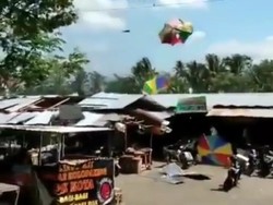 Angin Puting Beliung di Pasar Banjarnegara, Atap Beterbangan-Warga Berlarian