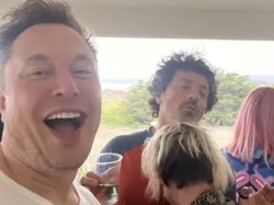 Elon Musk Bicara Soal Berlutut Mohon Ampun ke Sergey Brin