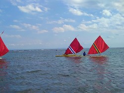 Jeda Melaut, Nelayan Perancak Lomba Balap Miniatur Perahu