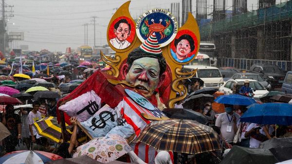 Foto Demonstrasi di Manila Sambut Pidato Perdana Presiden Marcos Jr