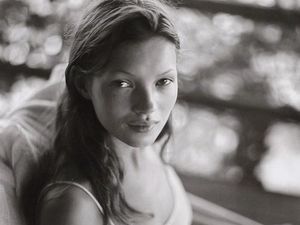 Kate Moss Ungkap Masa Terkelam di Hidupnya Kate Moss Ungkap Masa Terkelam di Hidupnya