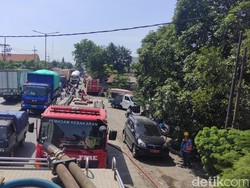 Gudang Bahan Kimia di Sidoarjo Terbakar, Kemacetan Mengular hingga 5 KM