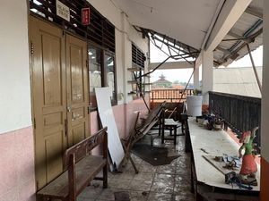 Atap Masih Ambruk, SDN Pancoranmas 3 Putar Otak Penuhi Kebutuhan Kelas