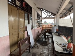 Atap Masih Ambruk, SDN Pancoranmas 3 Putar Otak Penuhi Kebutuhan Kelas