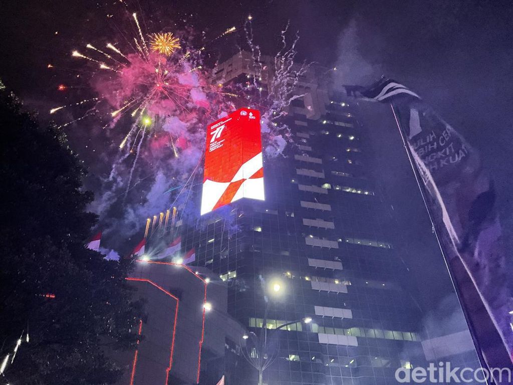 Sambut Hari Kemerdekaan, Kemenparekraf Resmikan LED Tertinggi di Jakarta