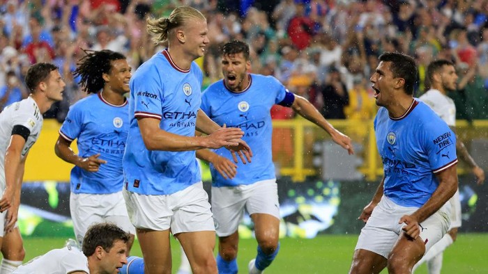 GREEN BAY, WISCONSIN - JULY 23: Erling Haaland of Manchester City celebrates with Rodri after scoring their teams first goal  during the pre-season friendly match between Bayern Munich and Manchester City at Lambeau Field on July 23, 2022 in Green Bay, Wisconsin. (Photo by Justin Casterline/Getty Images)