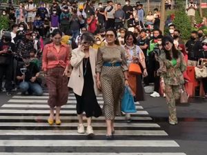 Mayangsari Tenteng Tas Branded Ikutan Citayam Fashion Week Mayangsari Tenteng Tas Branded Ikutan Citayam Fashion Week