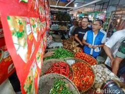 Sidak ke Pasar Cicalengka, Mendag Zulhas: Harga Minyak Sudah Jinak