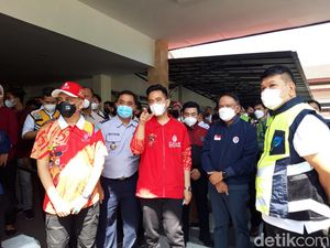 Momen Gibran Kick Off Piala KASAD Liga Santri PSSI 2022