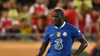 Kalidou Koulibaly tampil sebagai pemain pengganti di laga Chelsea vs Arsenal, yang dimenangi The Gunners 4-0, Minggu (24/7). Koulibaly memakai nomor punggung 26, yang identik dengan John Terry (Getty Images)