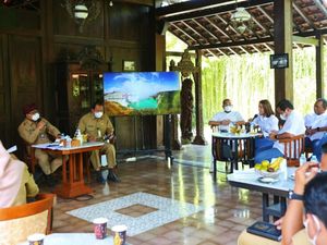 Pengusaha dan Pemkab Banyuwangi Ngopi Bareng Urai soal Perizinan UU Ciptaker Pengusaha dan Pemkab Banyuwangi Ngopi Bareng Urai soal Perizinan UU Ciptaker