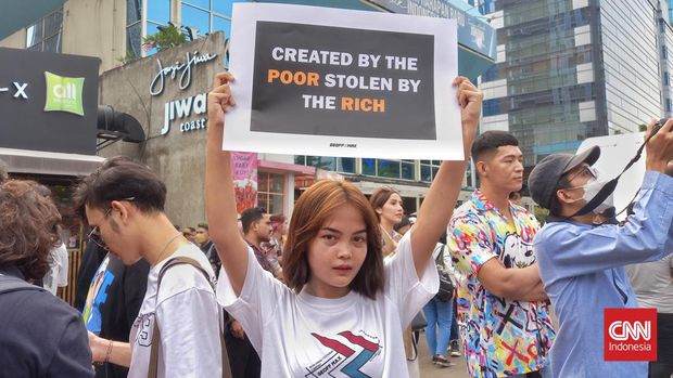 Pendaftaran Citayam Fashion Week sebagai hak kekayaan intelektual ke Kementerian Hukum dan HAM (Kemenkumham) yang dilakukan oleh Baim Wong berujung aksi protes.