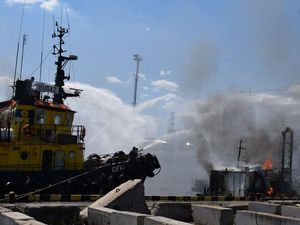 Drone Rusia Hantam Pelabuhan Pengekspor Biji-bijian Ukraina Drone Rusia Hantam Pelabuhan Pengekspor Biji-bijian Ukraina