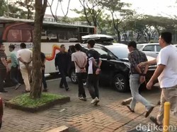 Polisi Gerebek Kantor Situs Judi Online di Tangerang, Puluhan Orang Ditangkap