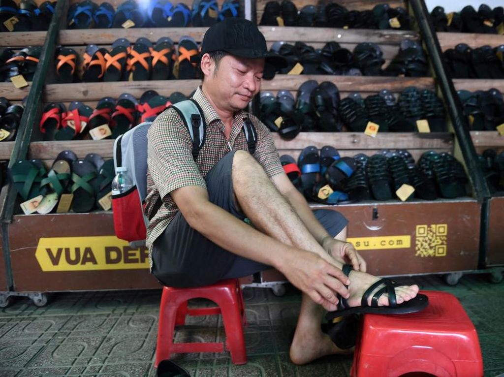 Vietnam Punya Sandal Karet Legendaris, dari Barang Bekas Perang Dunia