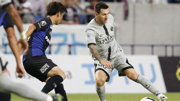 Soccer Football - Pre Season Friendly - Gamba Osaka v Paris Saint-Germain - Suita Stadium, Osaka, Japan - July 25, 2022. Paris St Germain's Lionel Messi in action. Mandatory credit Kyodo via REUTERS ATTENTION EDITORS -