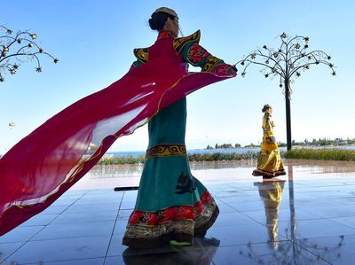 Suku Nomaden di Kirgistan Juga Punya Fashion Show, Lihat Nih