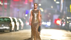 Gaya Bella Hadid - Irina Shayk Catwalk di Jalanan, Bukan Citayam Fashion Week