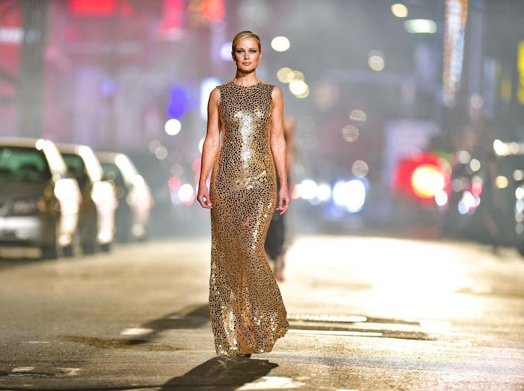 Gaya Bella Hadid - Irina Shayk Catwalk di Jalanan, Bukan Citayam Fashion Week