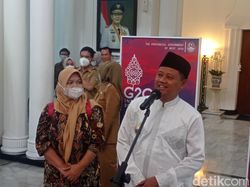 Wagub Uu Ingatkan Ortu soal Pemberian Ponsel pada Anak