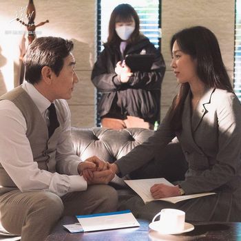 Choi Tae Guk dan Oh Soo Jae yang memiliki hubungan rumit antara pegawai dan atasan