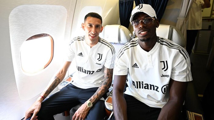 TURIN, ITALY - JULY 21: Angel Di Maria and Paul Pogba of Juventus board an aeroplane, as Juventus depart for their summer tour on July 21, 2022 in Turin, Italy. (Photo by Daniele Badolato - Juventus FC/Juventus FC via Getty Images)