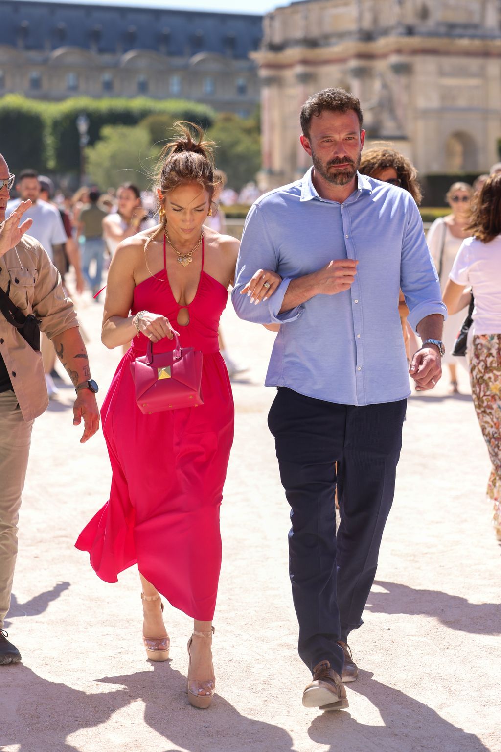 PARIS, FRANCE - JULY 24: Jennifer Lopez and Ben Affleck are seen strolling near the Louvre Museum on July 24, 2022 in Paris, France. (Photo by Pierre Suu/GC Images)