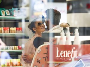 Jennifer Lopez dan Ben Affleck Jalan-jalan Romantis di Paris Jennifer Lopez dan Ben Affleck Jalan-jalan Romantis di Paris