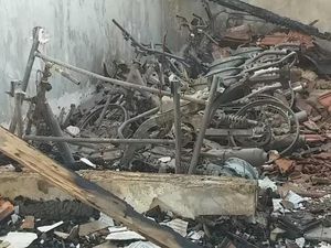 4 Ruangan Mapolsek Purwosari Pasuruan Terbakar, 7 Motor-4 Komputer Ludes 4 Ruangan Mapolsek Purwosari Pasuruan Terbakar, 7 Motor-4 Komputer Ludes