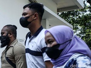 Momen Ajudan-ART Irjen Ferdy Sambo Penuhi Panggilan Komnas HAM Momen Ajudan-ART Irjen Ferdy Sambo Penuhi Panggilan Komnas HAM