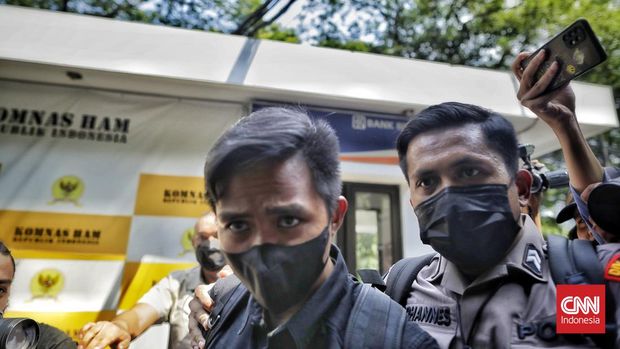 Ajudan Irjen Ferdy Sambo, Bharada E mendatangi kantor Komisi Nasional Hak Asasi Manusia (Komnas HAM), Jakarta Pusat siang ini, Selasa (26/7).