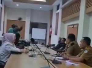 Heboh Anggota DPRD Garut Ngamuk Gebrak Meja Saat Rapat! Heboh Anggota DPRD Garut Ngamuk Gebrak Meja Saat Rapat!