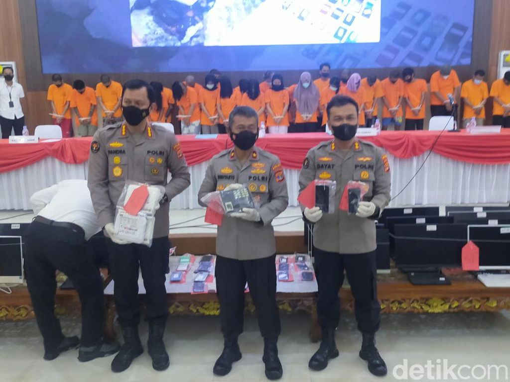 Gerebek Kantor Judi Online di Tangerang, Polisi Tetapkan 27 Tersangka Gerebek Kantor Judi Online di Tangerang, Polisi Tetapkan 27 Tersangka