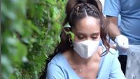 8 Gaya Cinta Laura di Citayam Fashion Week, Bukan Catwalk Tapi Punguti Sampah