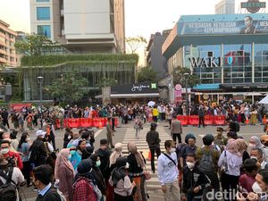 Pemprov DKI Mulai Swab Massal ABG di Lokasi Citayam Fashion Week Pemprov DKI Mulai Swab Massal ABG di Lokasi Citayam Fashion Week