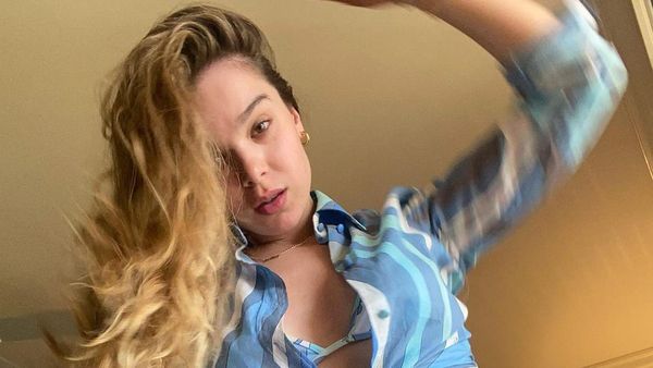 Hailee Steinfeld Buktikan Dirinya Avengers Paling Seksi