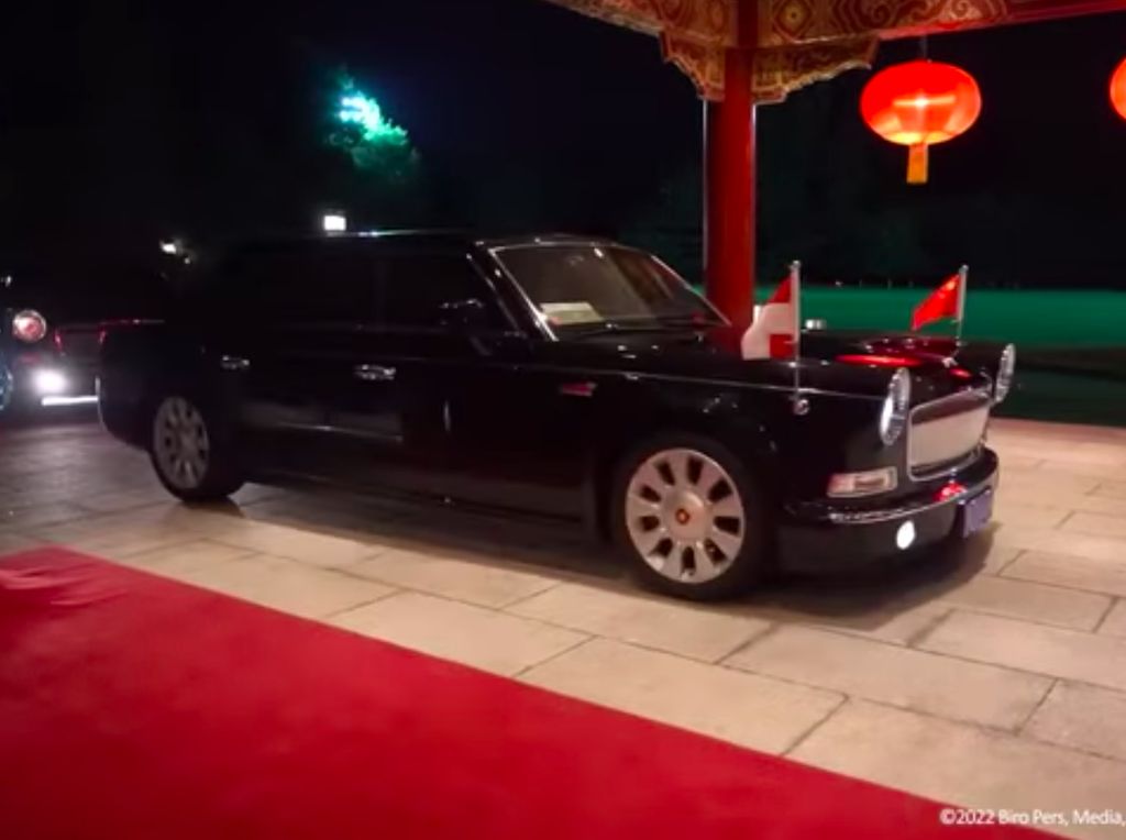 Jokowi Naik Limosin China di Beijing, Kerenan Mana dengan Mobil Dinas Mercy? Jokowi Naik Limosin China di Beijing, Kerenan Mana dengan Mobil Dinas Mercy?