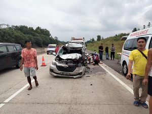 Sopir Minibus Tabrak Truk di Tol Trans Sumatera Diduga Mengantuk