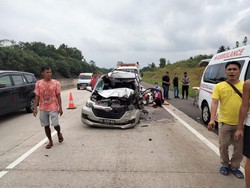Sopir Minibus Tabrak Truk di Tol Trans Sumatera Diduga Mengantuk