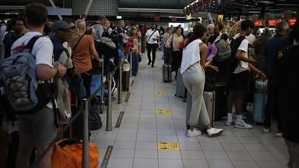 Penampakan Bandara di Belanda yang Kewalahan Hadapi Musim Liburan