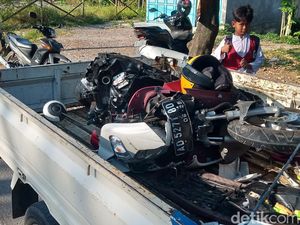 Laka Karambol di Jalan Jogja-Solo, Motor Ringsek dan Truk Terguling Laka Karambol di Jalan Jogja-Solo, Motor Ringsek dan Truk Terguling