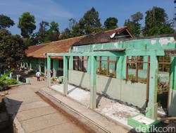 Cerita di Balik Tembok SDN Gunung Gadung yang Memprihatinkan