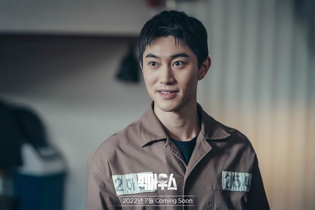 Kwak Dong Yeon berperan sebagai narapidana di drama Big Mouth