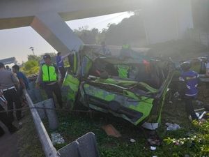 Kecelakaan Maut di Gerbang Tol Kartasura, 1 Tewas Kecelakaan Maut di Gerbang Tol Kartasura, 1 Tewas